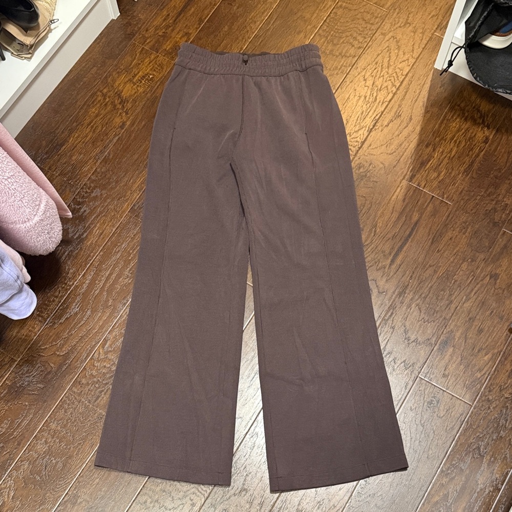 Lululemon ribbed softstreme pant size 6